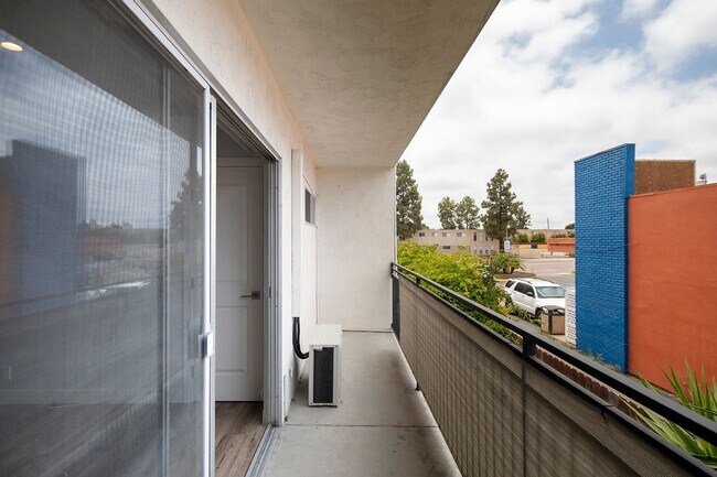 Building Photo - Beautiful 1BR in Mission Valley with Parki...
