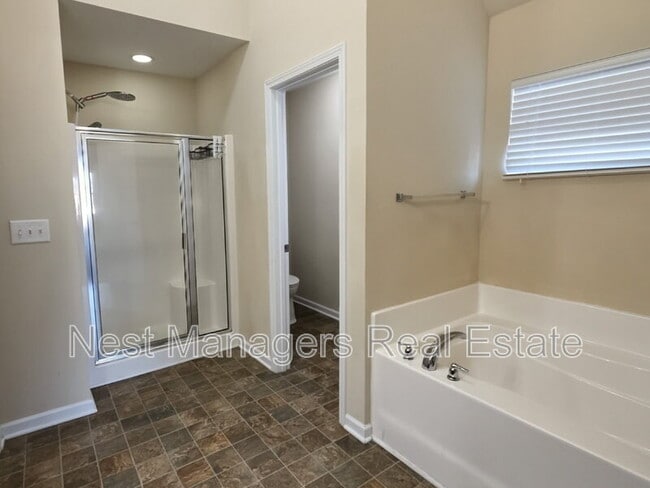 Building Photo - 825 Running Horse Ln