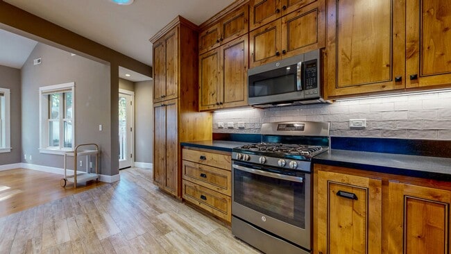 Building Photo - Serene 1 bedroom 1 bath Calistoga Home adj...