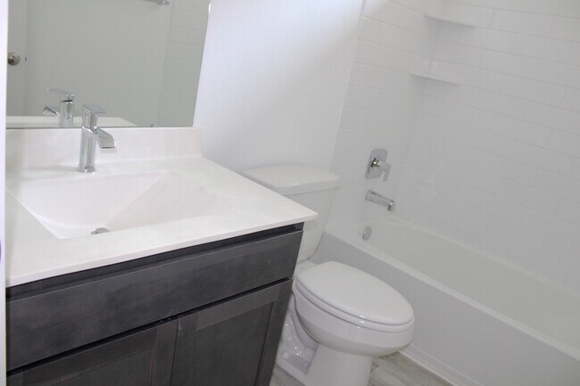 Building Photo - 15212 Tattle Crk Ln