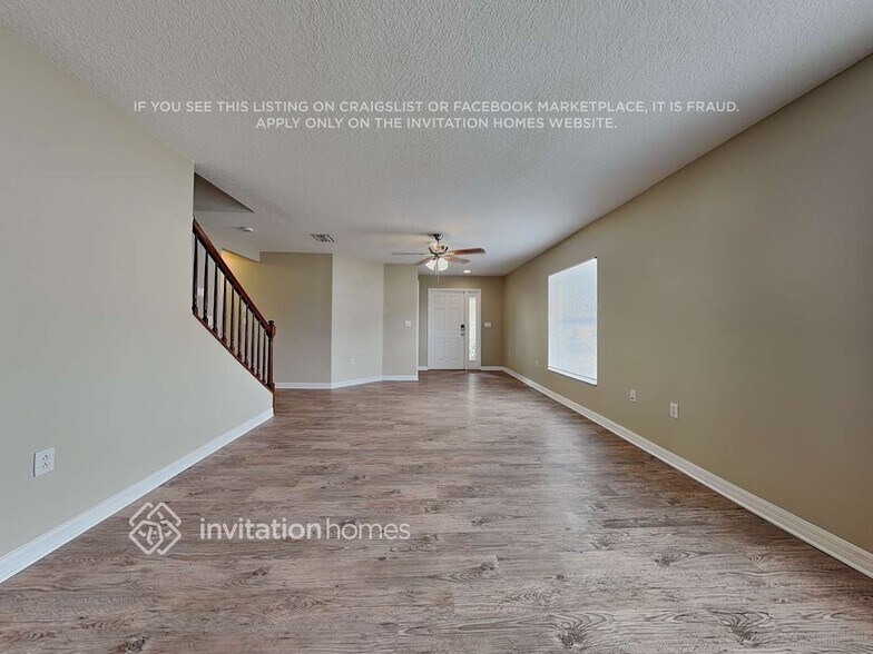 Building Photo - 2458 Hamlet Cir