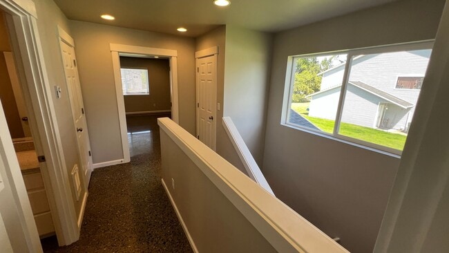 Building Photo - "Charming 3-Bedroom Duplex with 2 Full Bat...