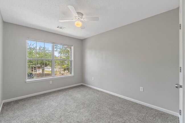 Building Photo - 183 Swaying Pine Ct