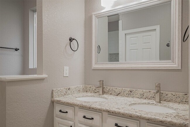 Building Photo - 4510 Sherwood Green Ct