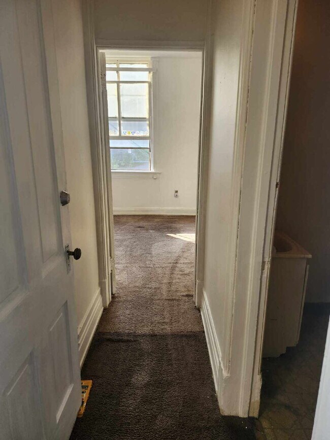 Building Photo - Charming 1-Bedroom Retreat in Duluth's Heart! *Accepts Section-8 tenants!