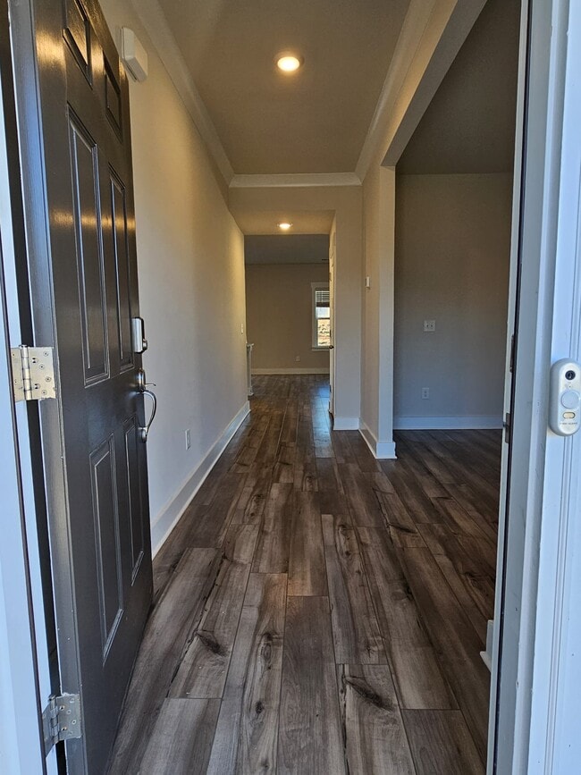 Building Photo - 558 Laxton Rd