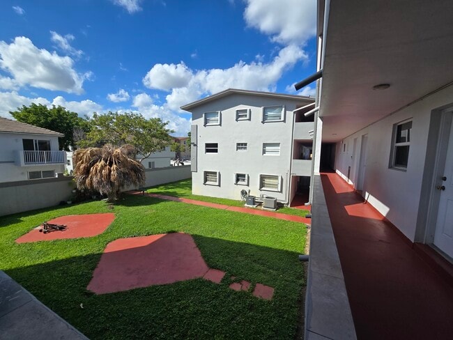 Building Photo - 120 ROYAL PALM Rd