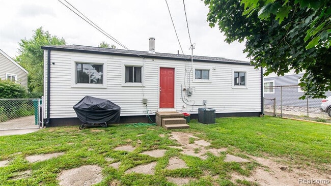 Building Photo - 1203 Commonwealth Ave