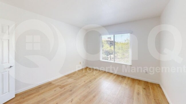 Building Photo - 5855 N Kolb Rd