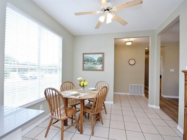 Building Photo - 600 Grand Prairie Cir