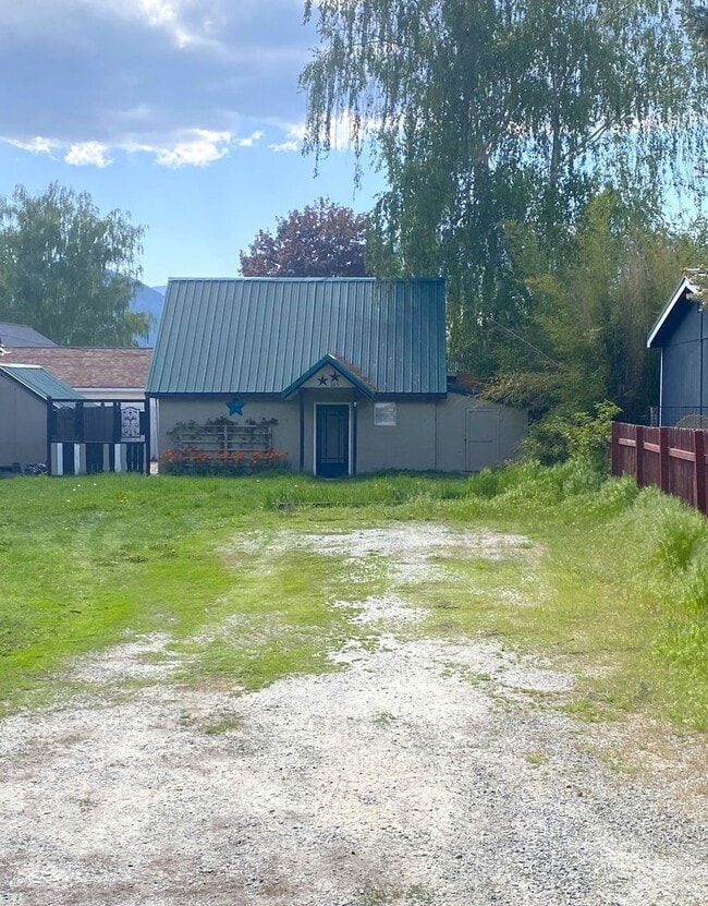 Building Photo - Charming 1-Bedroom Home – All Utilities Included!