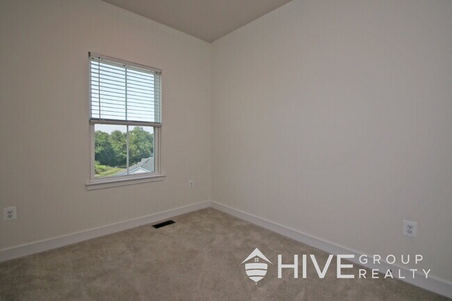 Building Photo - Spacious 4-Bed, 3.5-Bath with Garage!