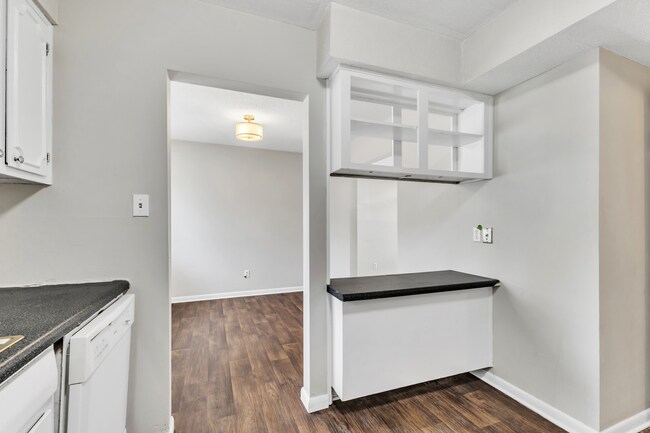 Building Photo - 2/2.5 Walking Distance to NC State