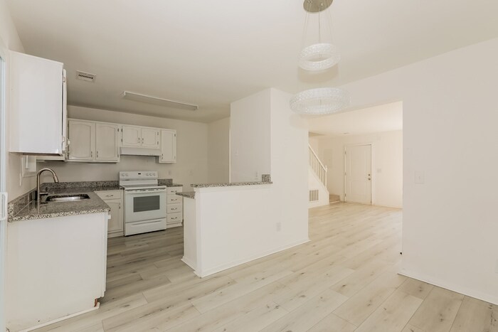 Building Photo - 5707 Wells Cir
