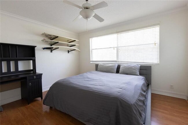 Building Photo - 2863 NE 15th St