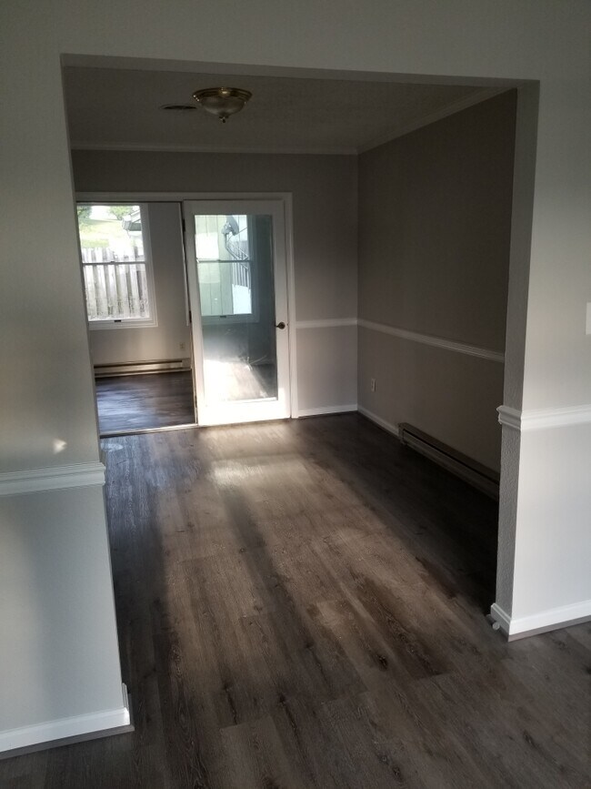 Building Photo - 42 Koncer Dr