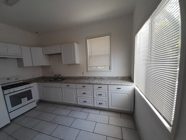 Building Photo - 2644 Orchard Ave
