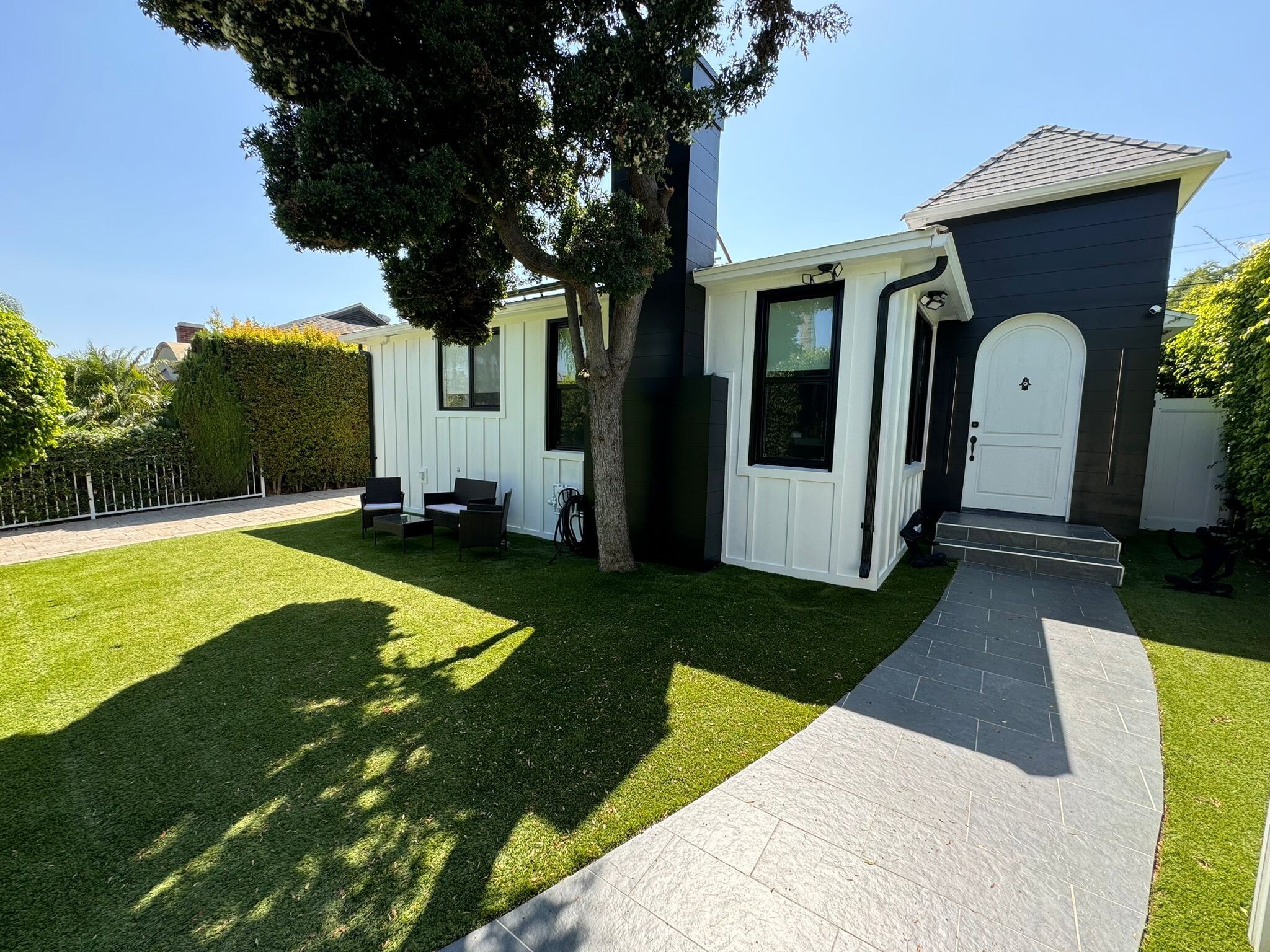 Front House - 1207 Greenacre Ave