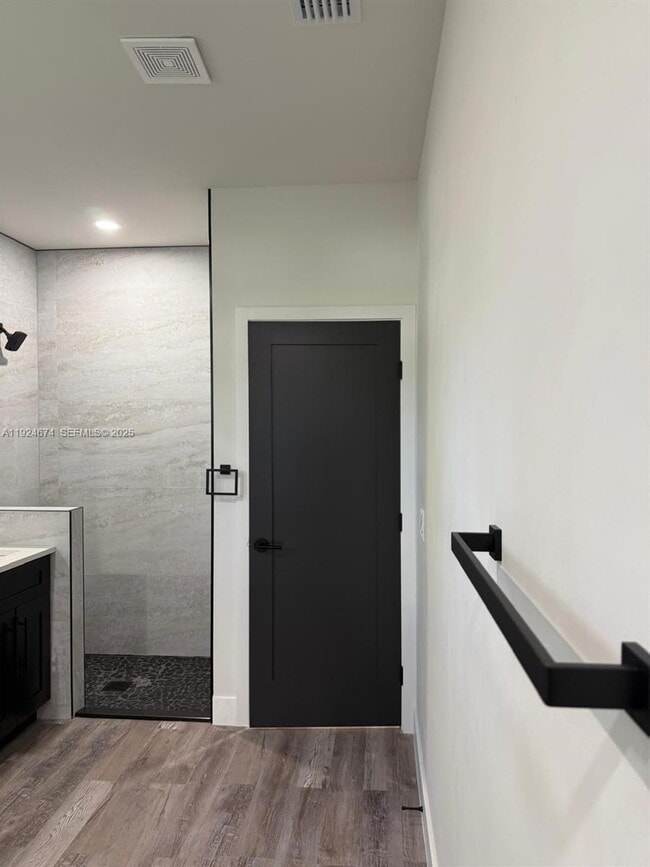 Building Photo - 710 Bedford Point Ave