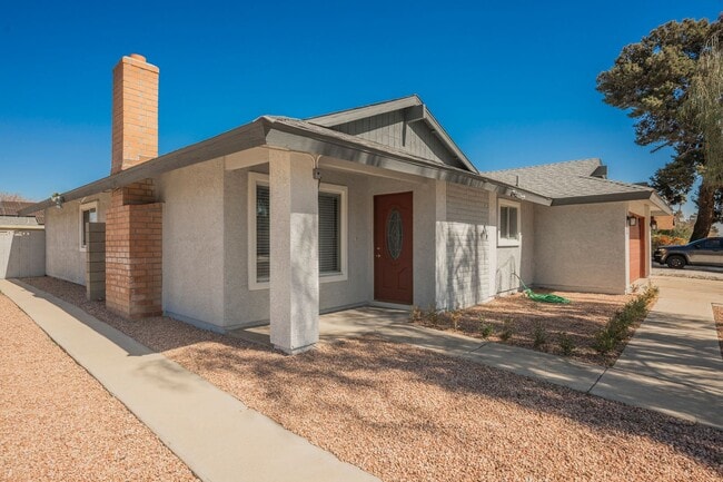 Building Photo - Charming 3-Bedroom Rental with Pool, Firep...