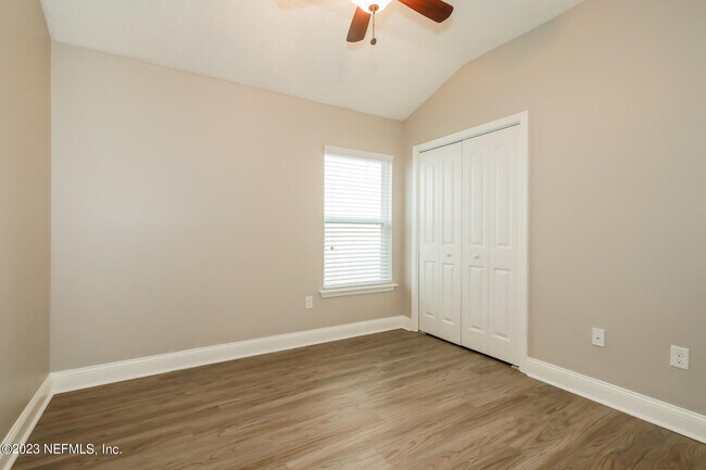 Building Photo - 667 Drysdale Dr