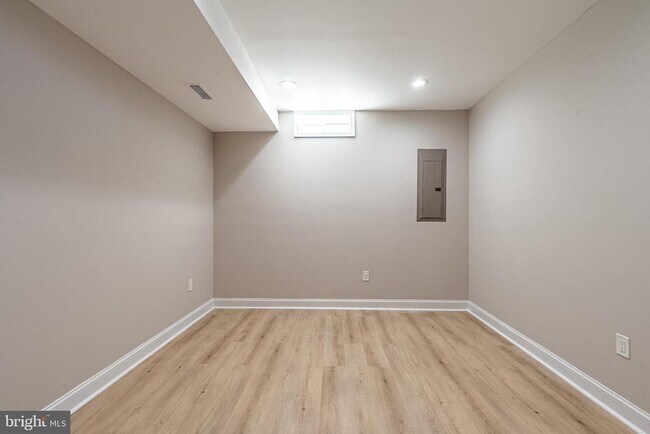 Building Photo - 9221 Clementine Ct