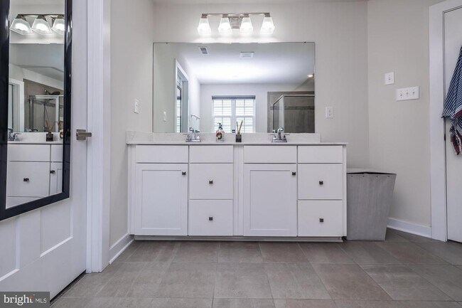Building Photo - 523 Spring Manor Blvd