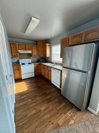 Building Photo - 777 Hilltop Dr