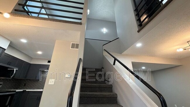 Building Photo - 1821 Ridgehaven Ct
