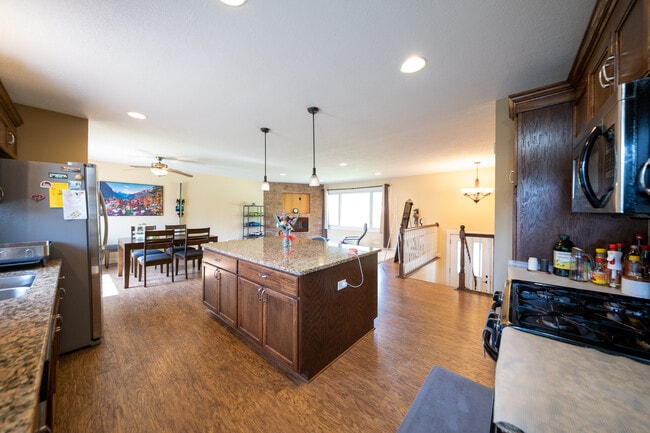 Building Photo - 13124 Oakland Dr