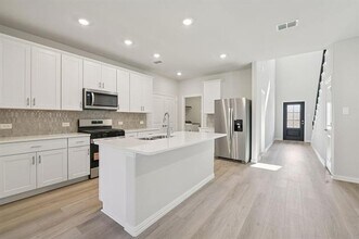 Building Photo - 717 Leavenworth Dr