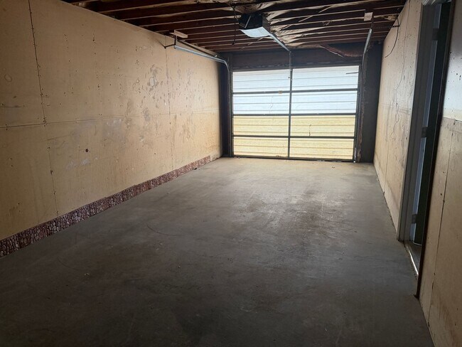 Building Photo - 325 NW 4th St