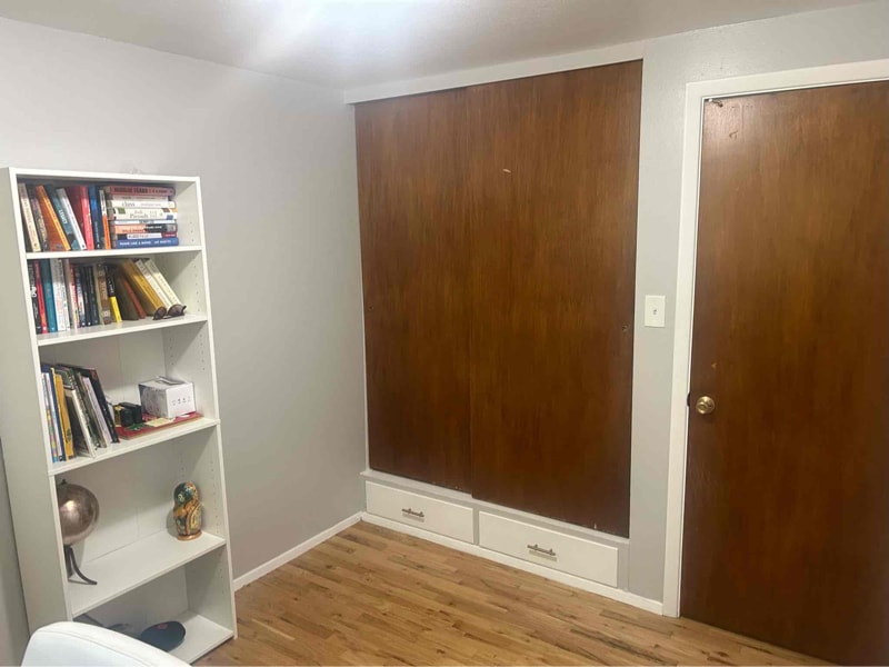 Building Photo - 712 25th Ave NE