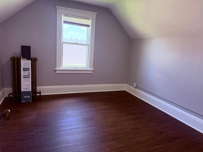 Building Photo - 1527 Hayes Avenue