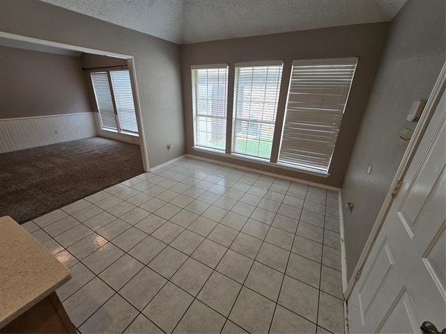 Building Photo - 2609 Classic Ct E