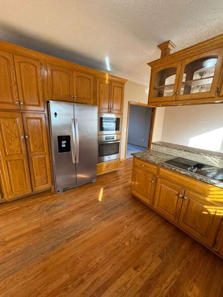 Building Photo - 13853 W 123rd St