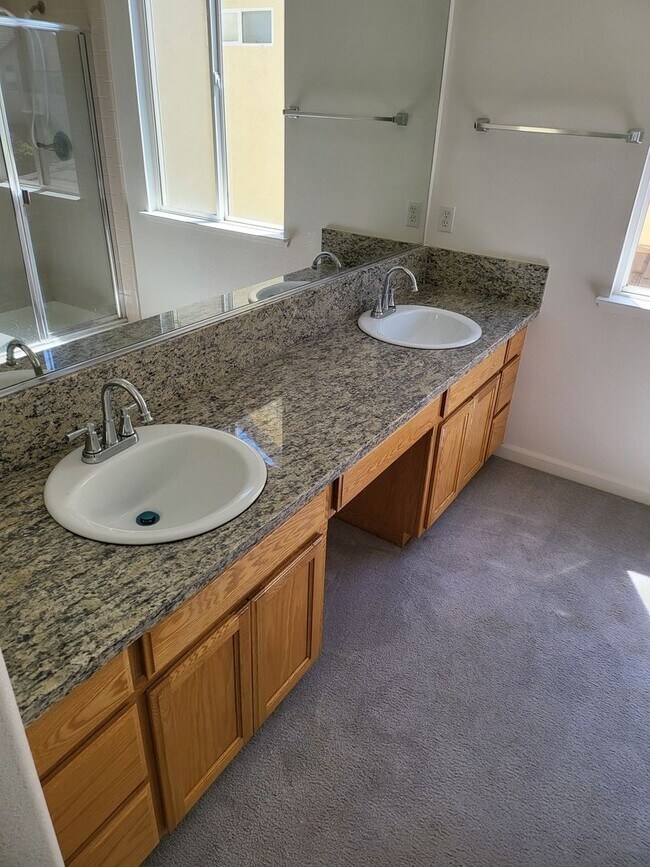 Building Photo - Three Bedroom and Three bathroom home and ...
