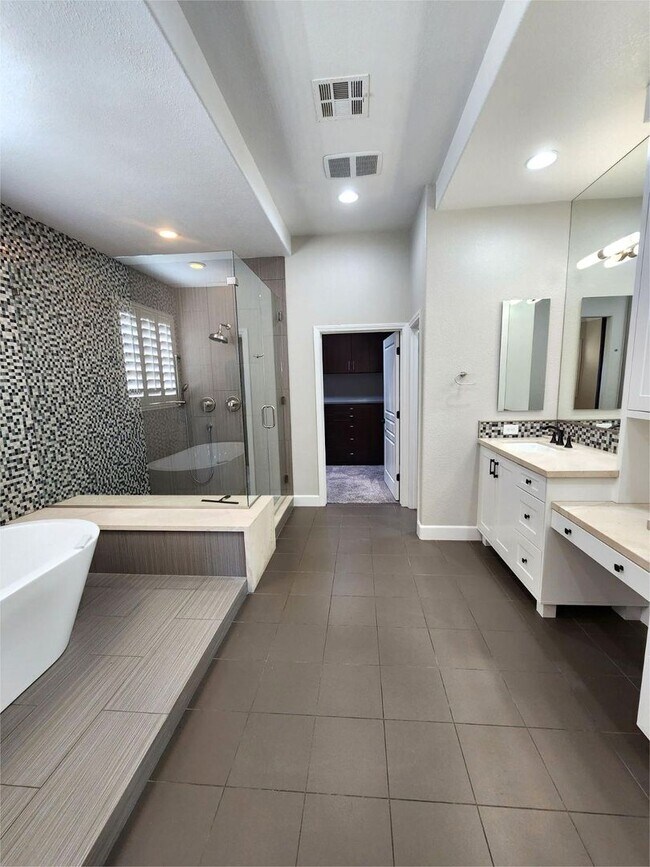 Building Photo - Spacious, Upgraded Single-Story Home in Su...