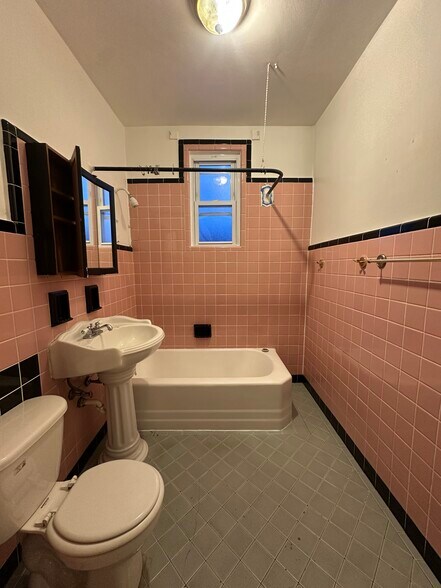 Building Photo - 3743 S Kedzie Ave