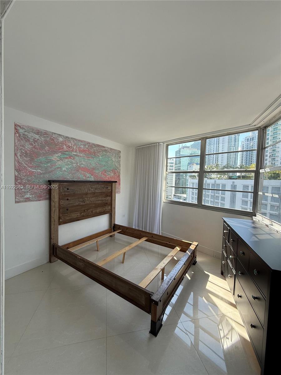 Building Photo - 825 Brickell Bay Dr