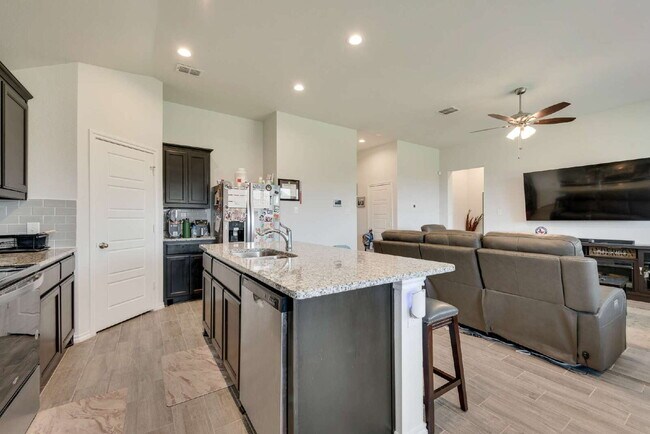 Building Photo - "Upgraded 3-Bed, 2-Bath Ranch Home Conveni...