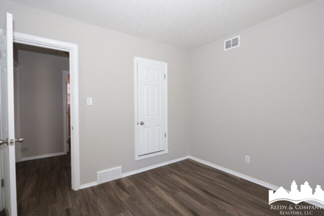 Building Photo - 1832 S Sutton Dr