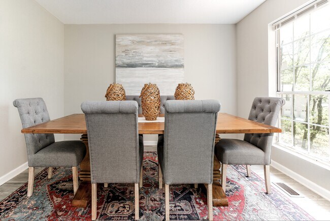 Dining room - 1329 Paragon Pky