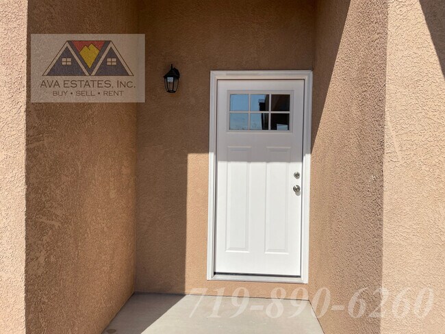 Building Photo - 753 E Springmont Dr