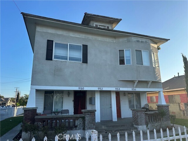 Building Photo - 956 E 43rd St