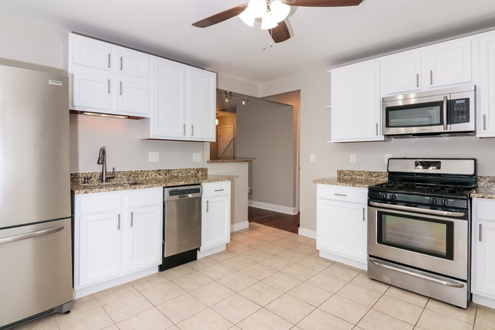 Building Photo - 4150 Beechgrove Dr