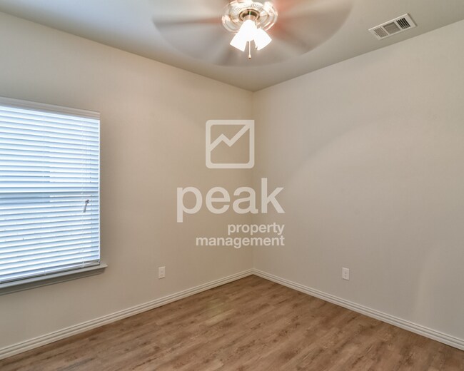 Building Photo - $1950! 3Bed/2Bath home in Fort Worth!