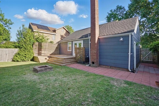 Building Photo - 144 W Randall Ave