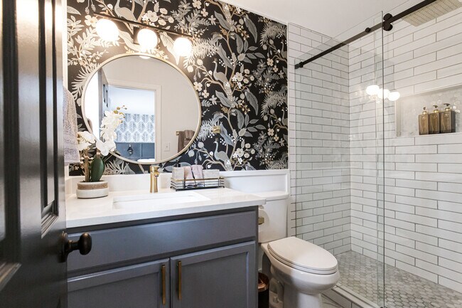 Building Photo - 2580 Old Roswell Rd SE