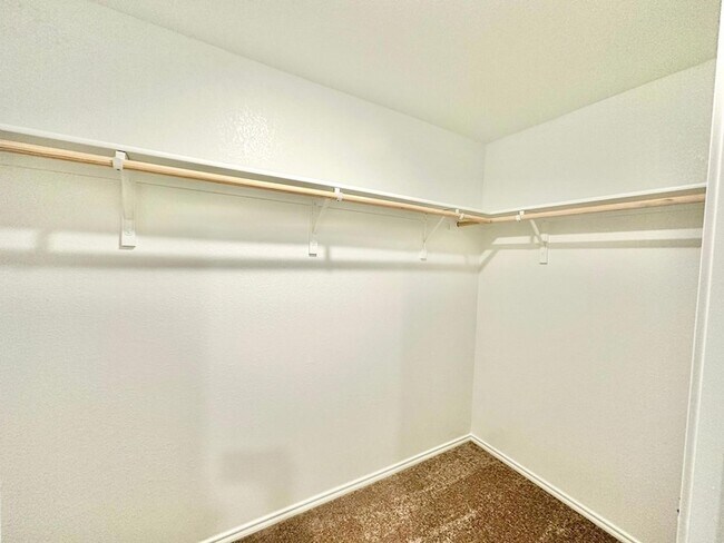 Building Photo - 100 Louisa Ln